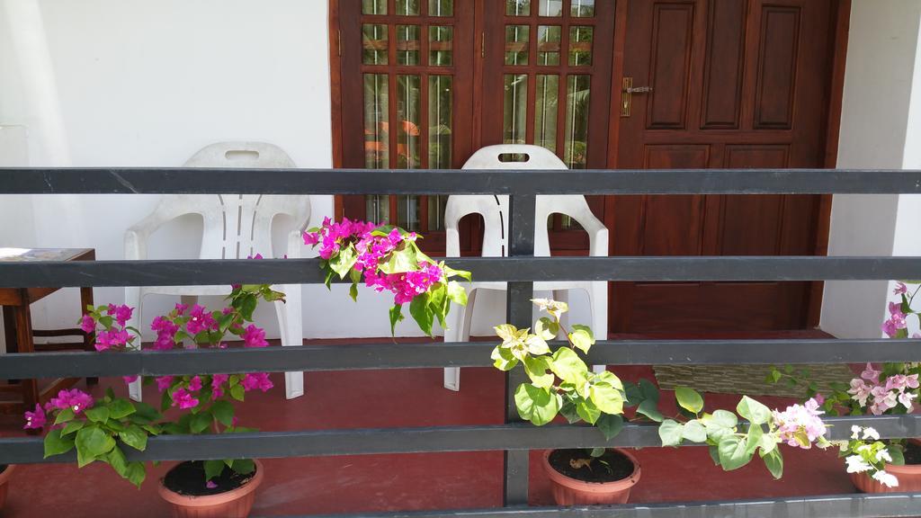 Desitha Family House Hotel Mirissa Exterior photo